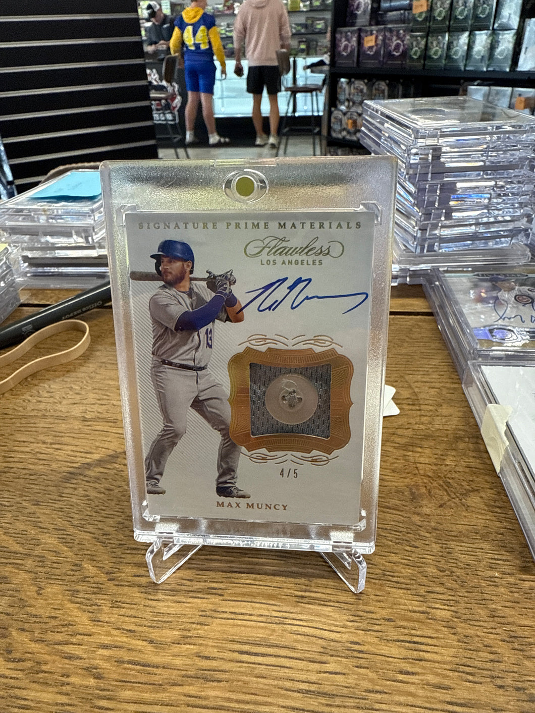 Max Muncy 2020 Panini Flawless Button Patch Auto 4/5