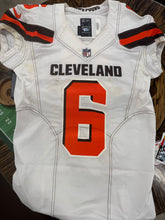 Load image into Gallery viewer, Baker Mayfield NFLPA Rookie Premiere Used Official NFL Jersey Authenticated by Fanatics
