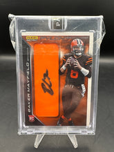 Load image into Gallery viewer, 2018 Panini Instant NFL #PS-BM Baker Mayfield Pylon Signatures #/10
