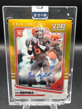 Load image into Gallery viewer, 2018 Panini Honors #445 Baker Mayfield Score Rookies Signatures Gold Zone #/25

