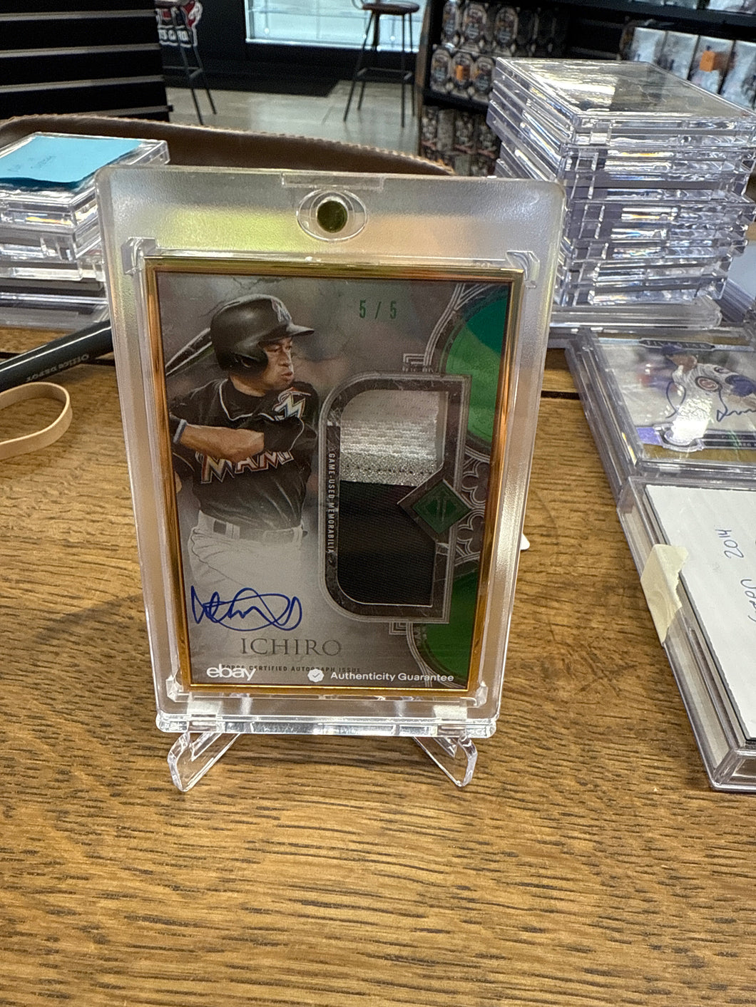 Ichiro 2023 Topps Transcendent Gold Framed Patch Auto Emerald 5/5
